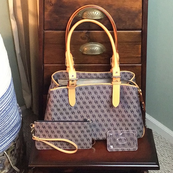 CLEARANCE SALE 🌸 Vtg. NEW Dooney & Bourke Satchel w/ Wristlet & ID holder NWOT - Picture 4 of 16